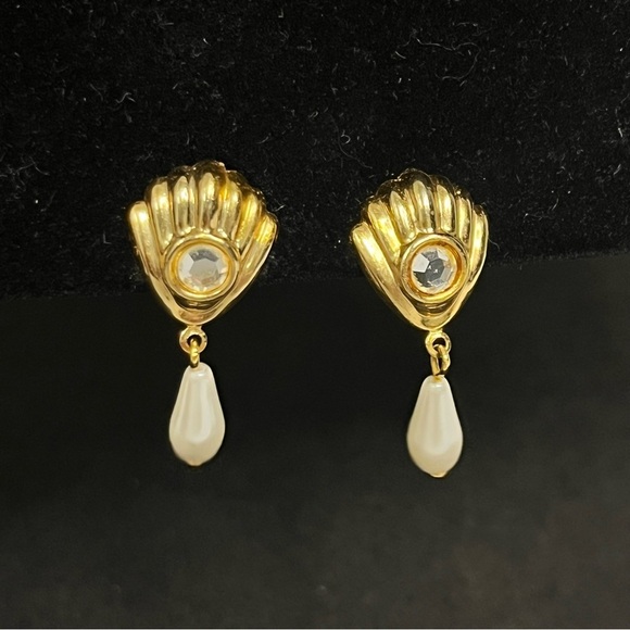 Jewelry - vintage gold tone clam shell faux pearl nautical mermaid 1.25 inch